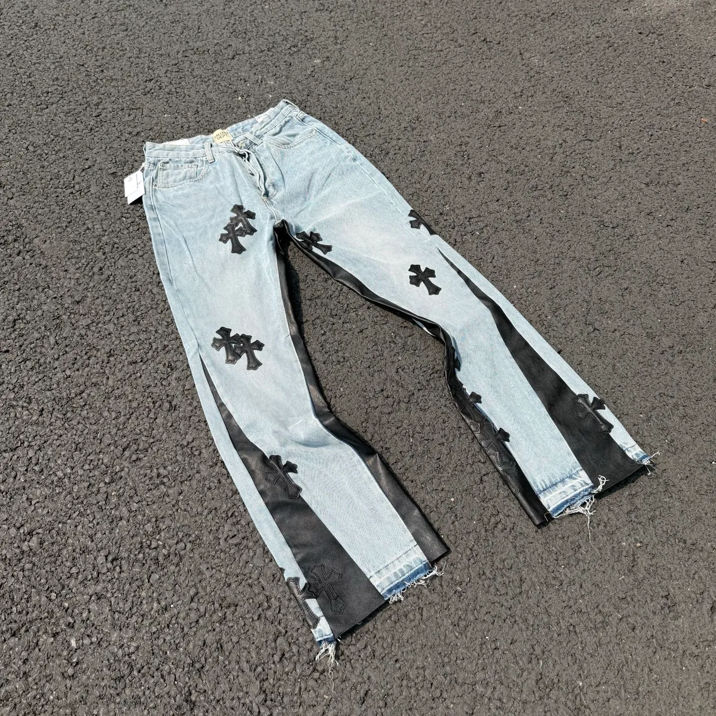 #8148 P290💰 Independent GALLERY DEPT. Vintage multi-leather splicing black leather cross loose washed flared jeans - truly restore the ultimate texture of Vintage - original hardware accessories washed and other elevators, QR code analysis are all purchased from the original factory, high degree of restoration, you are welcome to compare with a certain product ~ - three-dimensional version Loose and comfortable, not picky about the figure, tall and slim, factory Seiko, original factory quality control, same style for men and women, can be matched with couples, versatile recommendation Essential jeans for all seasons - sizes: 28 30 32 34 36